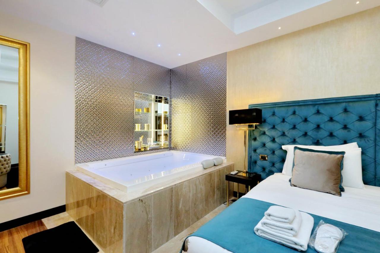Trevi Diamond Luxury Suites & Jacuzzi โรม ภายนอก รูปภาพ