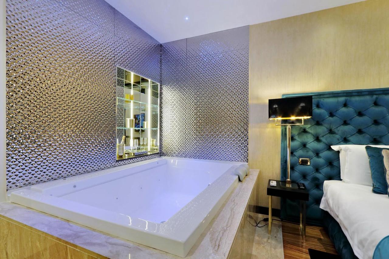 Trevi Diamond Luxury Suites & Jacuzzi โรม ภายนอก รูปภาพ